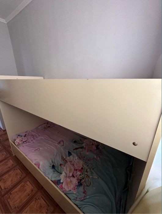 Двухъярусная кровать