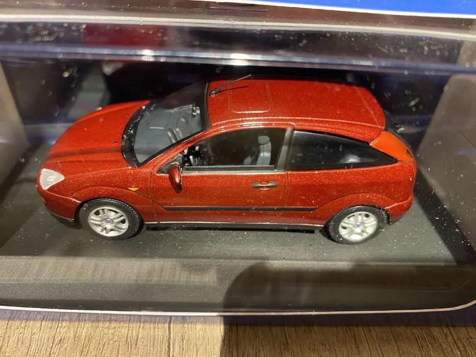 MINICHAMPS FORD FOCUS machetă auto scara 1:43 3 uși