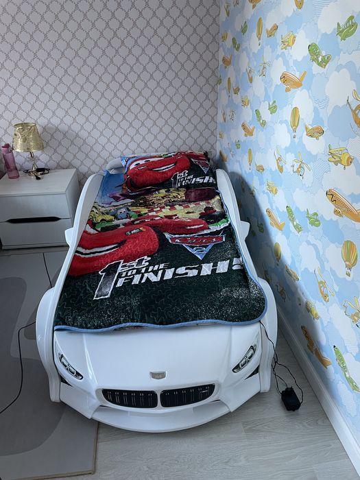 Продам детскую кровать 3D машина