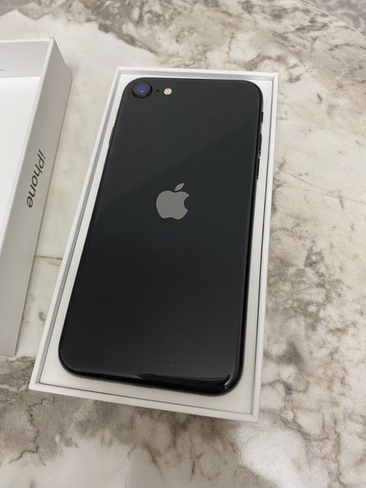 Продам iPhone SE 2020 64gb