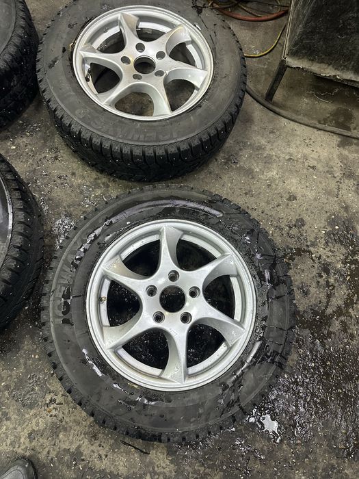 R15 литые диски с шипованной резиной