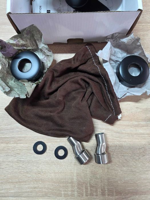 Baterii de duș Namuoto, montare pe perete, cu montare manuală în alamă