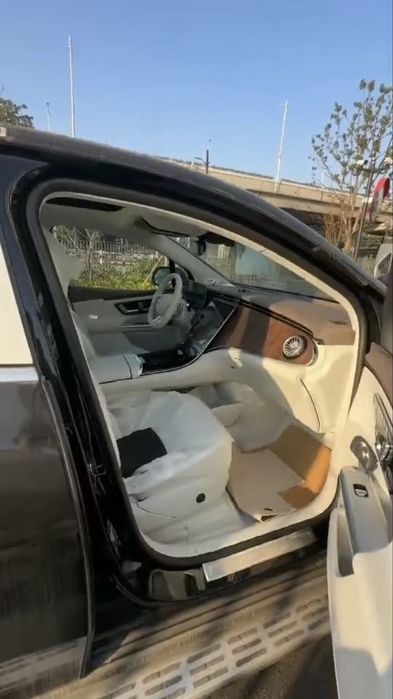 Mercedes- Benz EQE 500