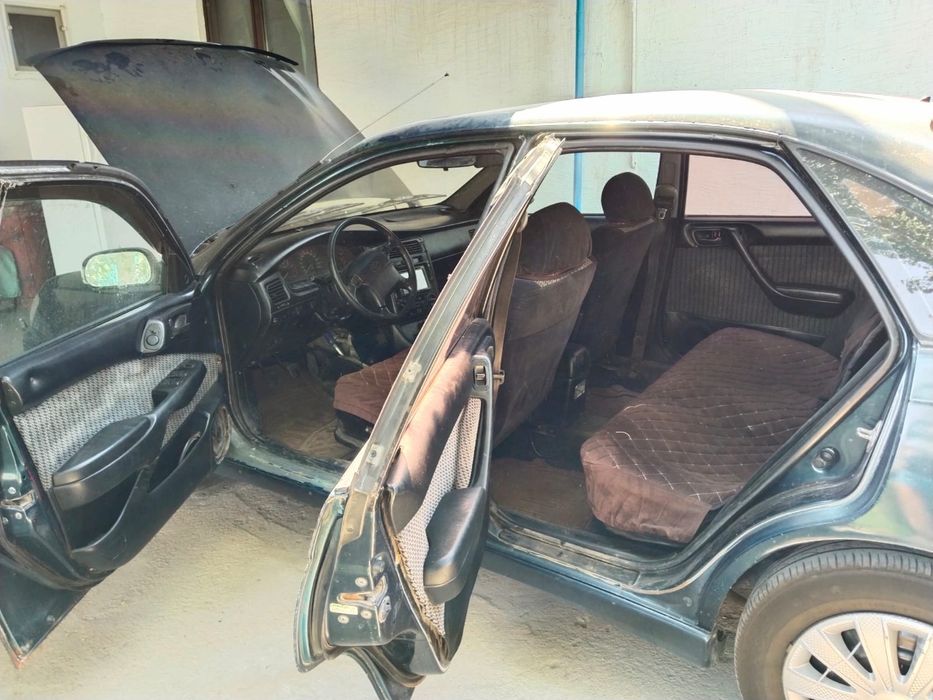 Продам toyota carina.