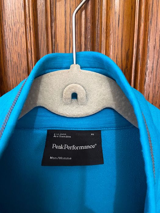 Vând jachetă polar Peak Performance