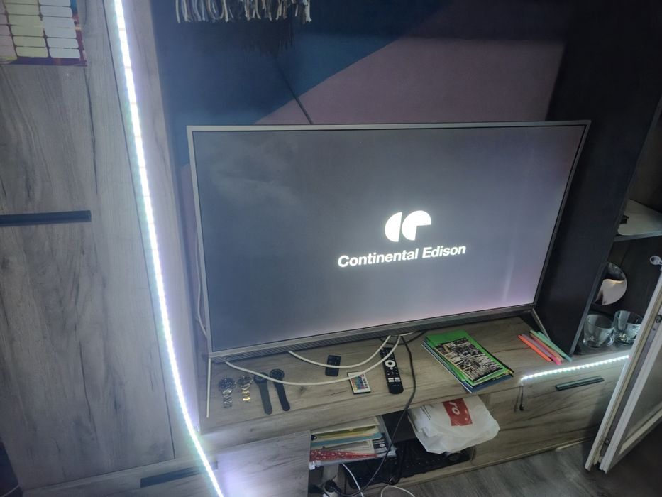Continental Edison Smart LED cu diagonala de 49 de inchi (124,5 cm), rezoluție UHD 4K și sistem de sunet JBL integrat