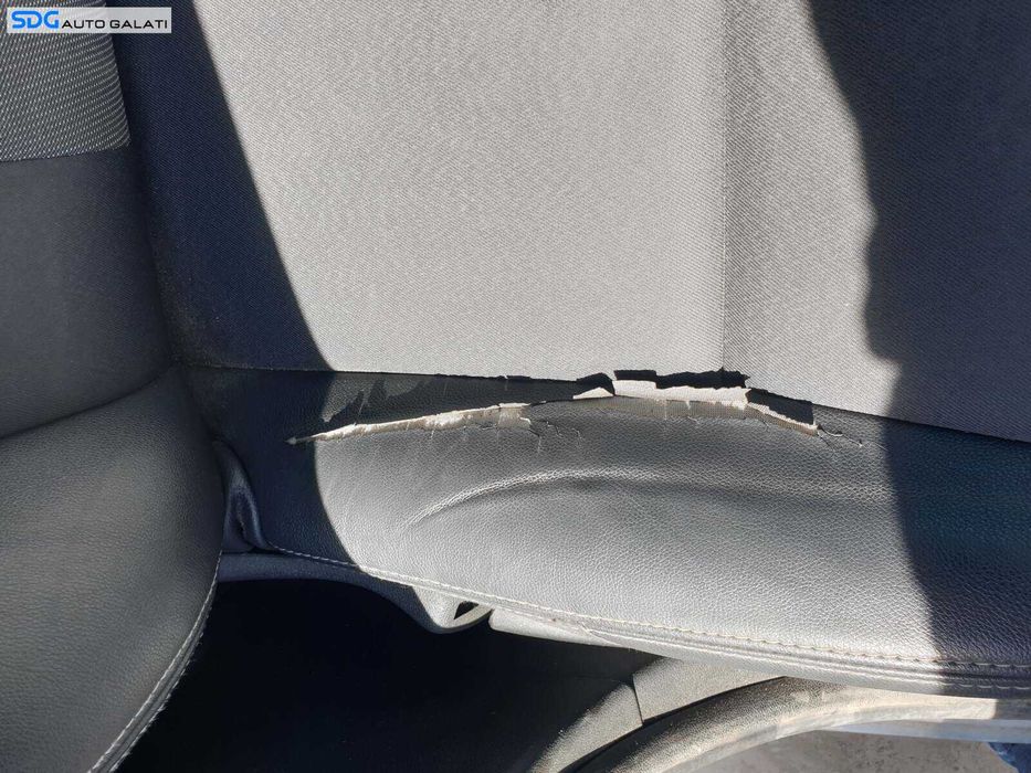 Scaun Semi Piele Dreapta Fata cu Defect Fara Incalzire Renault Megane 3 2008 - 2016 [M8292] [Q3330]