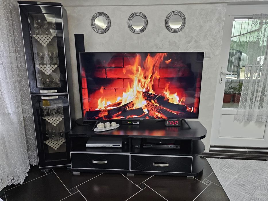 Секция и шкаф за хол