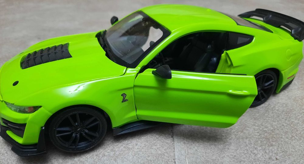 Машинка коллекционная модель