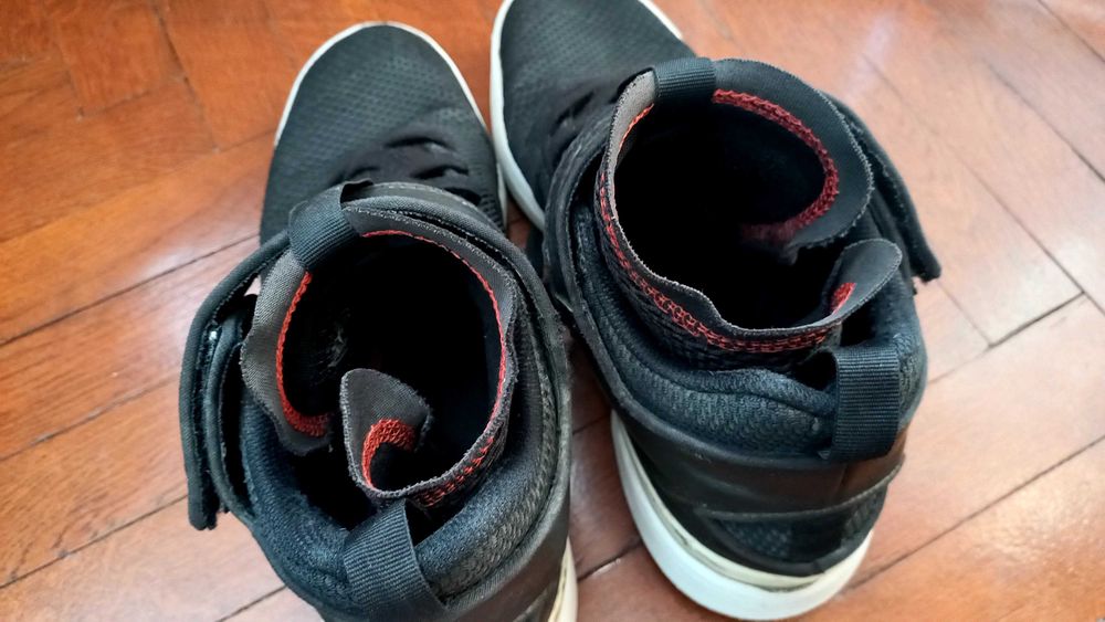 Баскетболни кецове Adidas