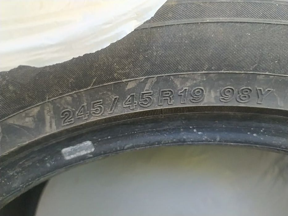 Продам комплект летней резины 245/45/19