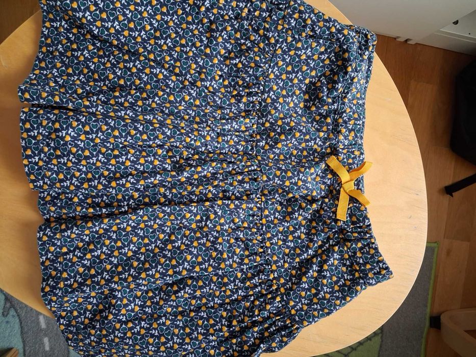 Поличка и две жилетки за момиченце на 6-7 години