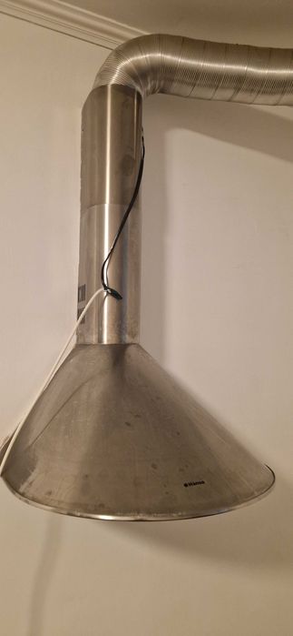 Плита с духовкой и вытяжкой