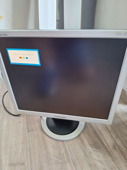 Продавам малко употребяван монитор Samsung модел 920N.