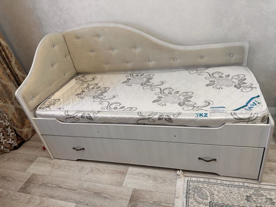 Кровать двойная