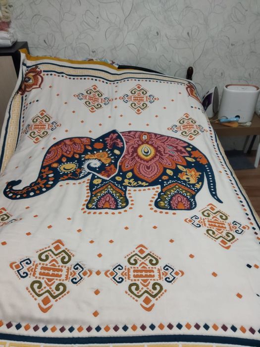 Продам пледы новые