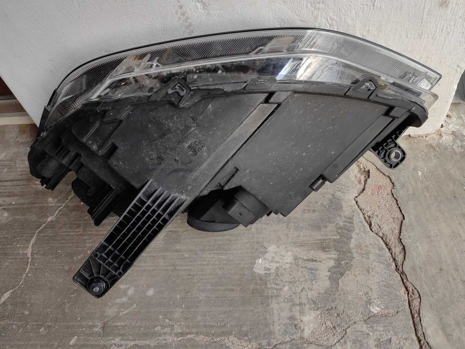 Фар VW Caddy 20-22г. Десен / Фар Фолксваген Кади/ Фар Кади Оригинален