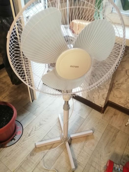 Напольный вентилятор.