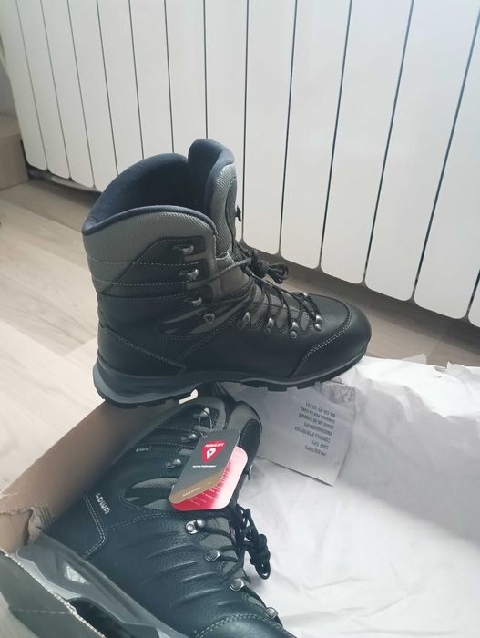 Lowa yukon ice ll gtx.