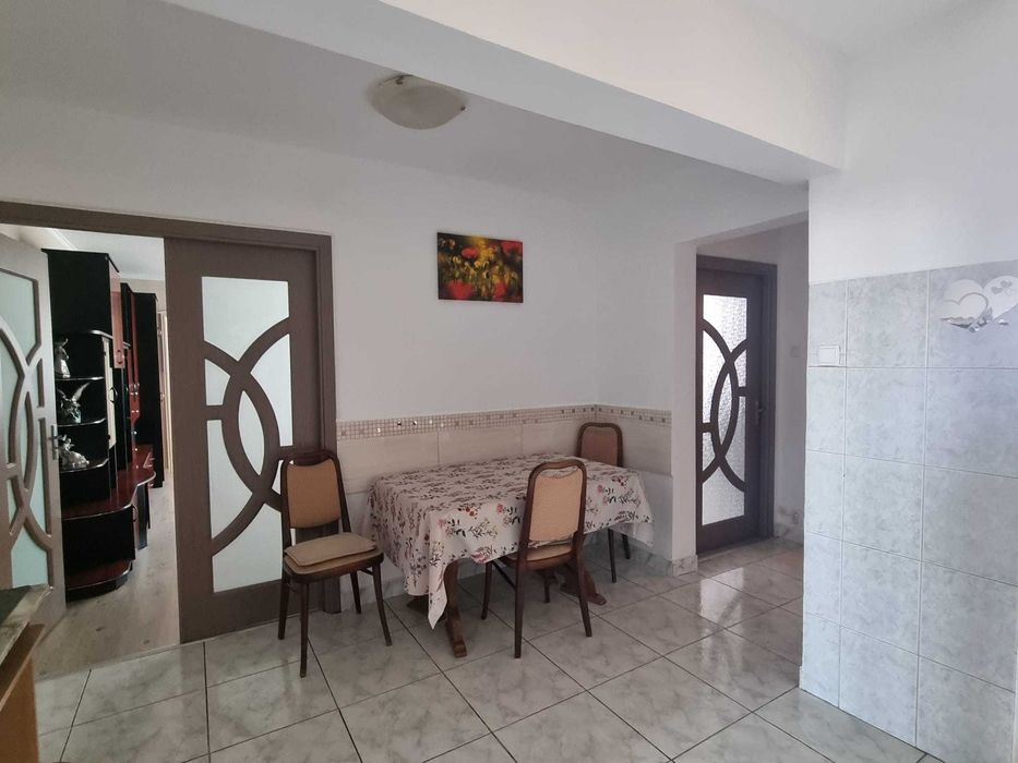 Apartament 3 camere de închiriat – Str. Sovata
