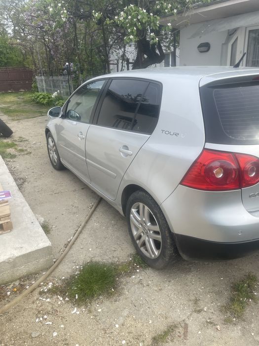 Dezmembrez golf 5 ,1,6. Fsi cod motor BLF, si 1,6 mpi