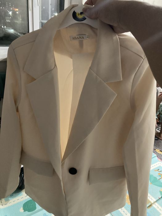 Вещи новые и б/у два раза одевали в хорошем состоянии