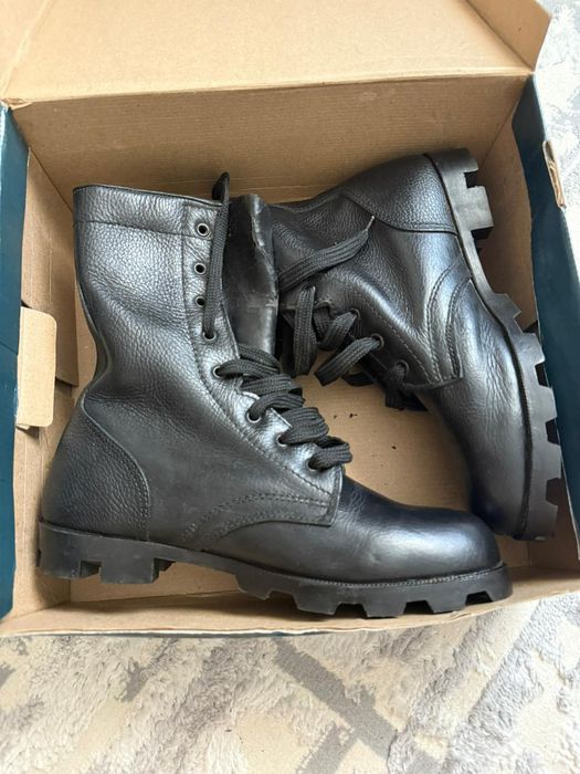 Ботинка новый 43размер