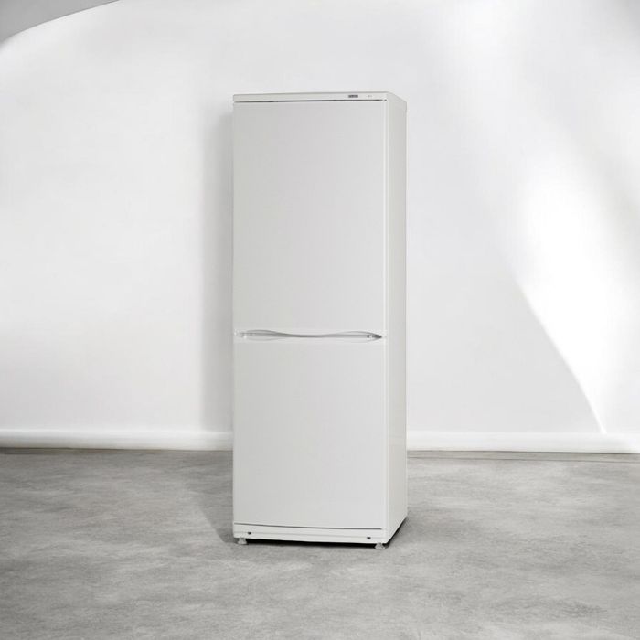 Холодильник Atlant почти новый