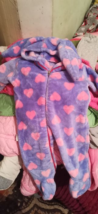 Продаются  детские комбинезоны на девочку