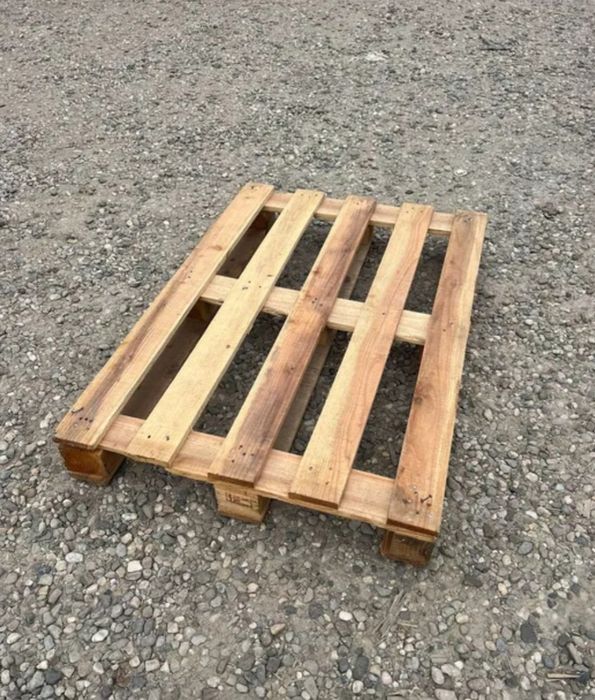 Vând paleti euro și NON euro