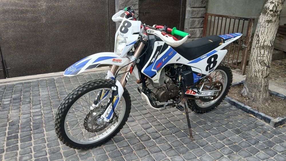 Продам мотоцикл 250 кубов