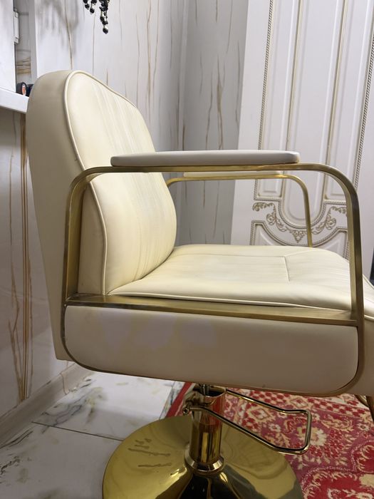 Парикмахерское кресло