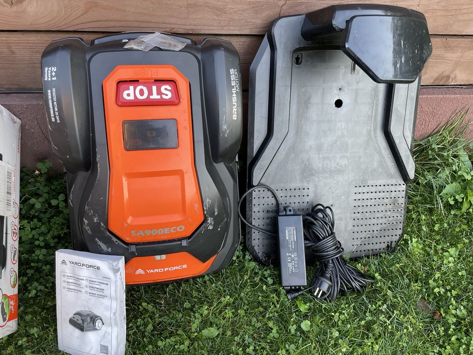 Robot de tuns gazon marca Yard Force SA900ECO, - pachet complet