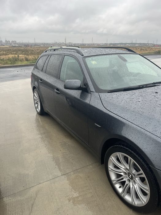 Vand sau schimb masina se prezinta impecabil