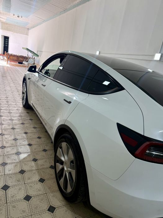 Tesla model Y RWD