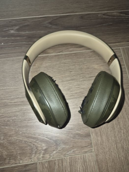 Beats наушники есть коробка и всё нормально работает