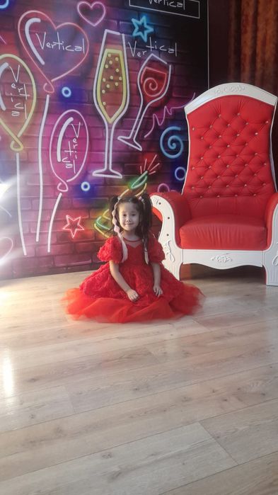 «Плакат платья»  на 4  5 6 лет