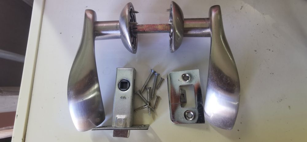 Ручка дверная  защёлка