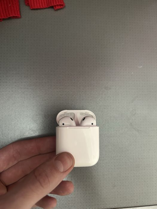 Продам Airpods 1