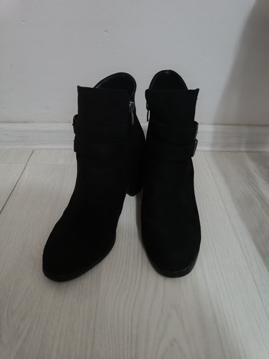 Дамски велурени боти