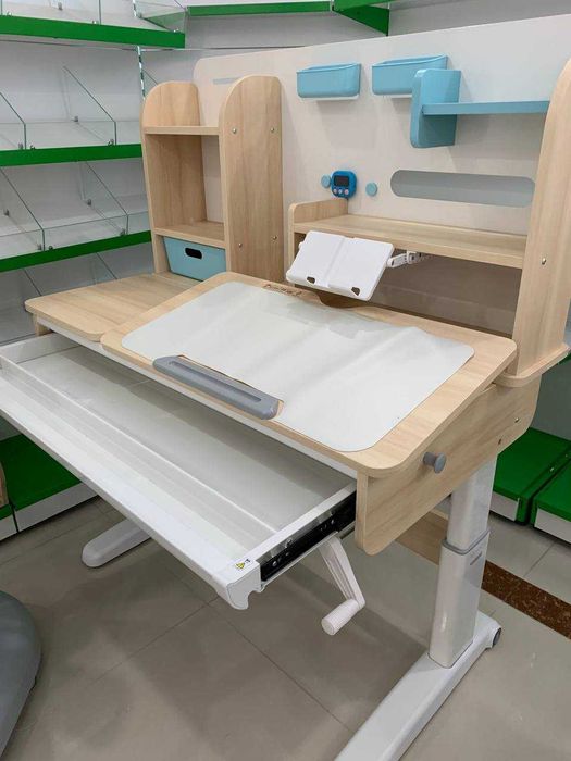 Детская парта со стулом