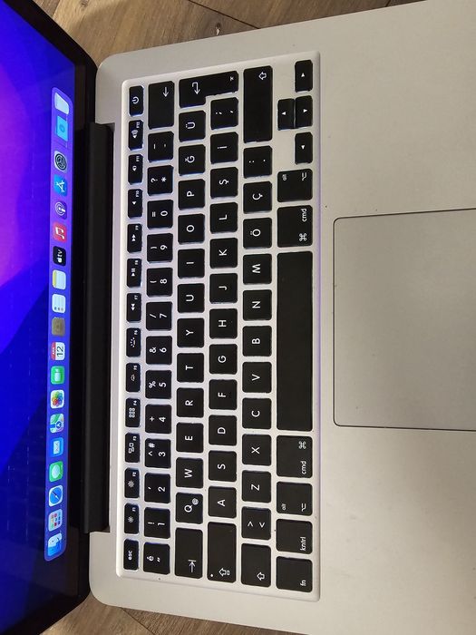 Macbook A1502 2015