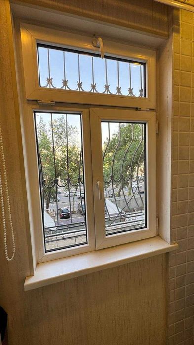 метро Космонавтов  2/3/9  МВД  72м²  1-линия с видом на главную дорогу