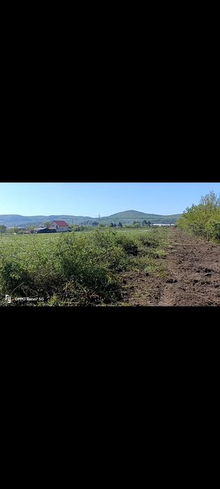 Vând teren intravilan și parțial extravilan cu deschidere de 13 m la DN 17
