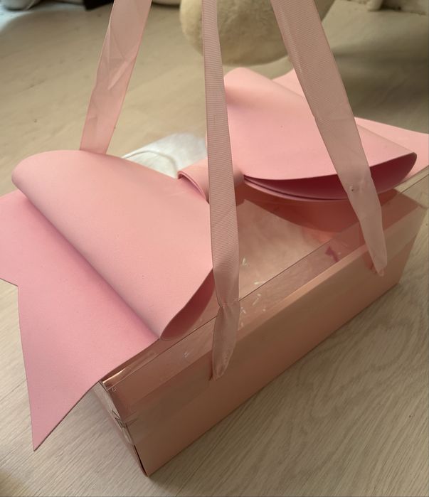 Подарочная коробка с бантом