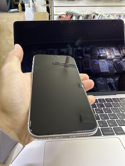 Срочно продам iPhone 11