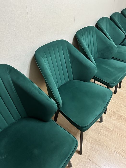 Продаю 6 стульев в хорошем состоянии.