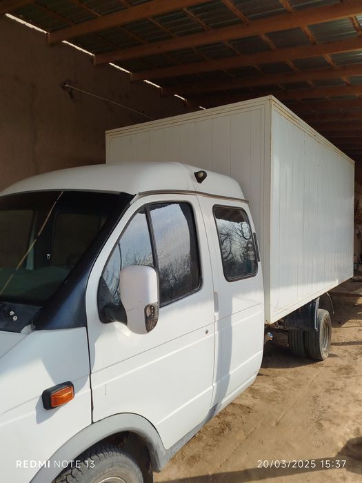 Ishga tayyor yuk mashinasi, yaxshi holatda