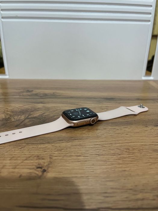 Apple Watch Series 6 Gold / 40mm USA