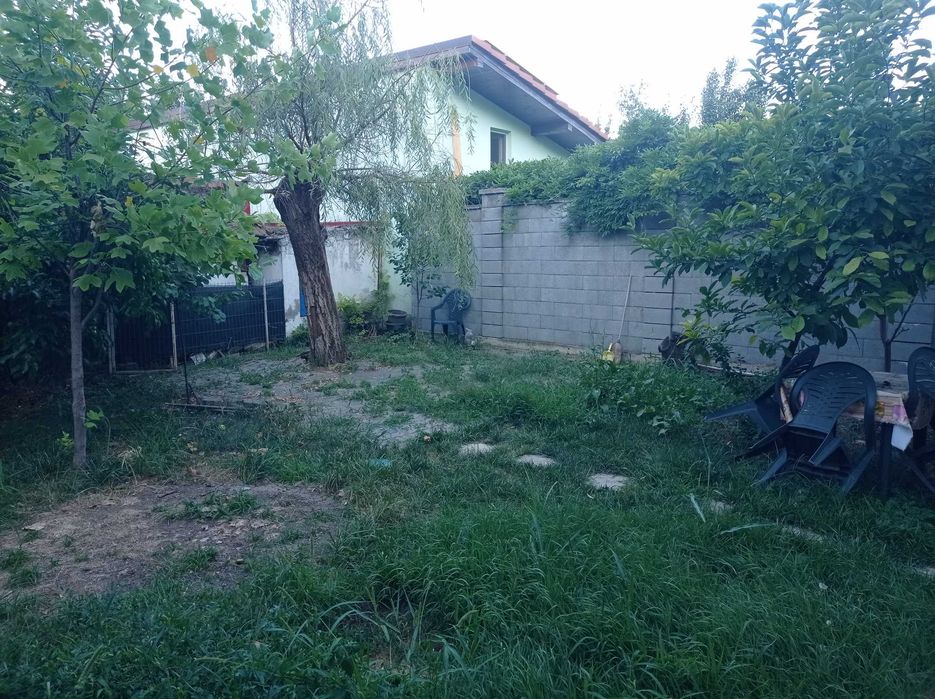 Persoana fizică închiriez casă 3 camere in zona Bălcescu